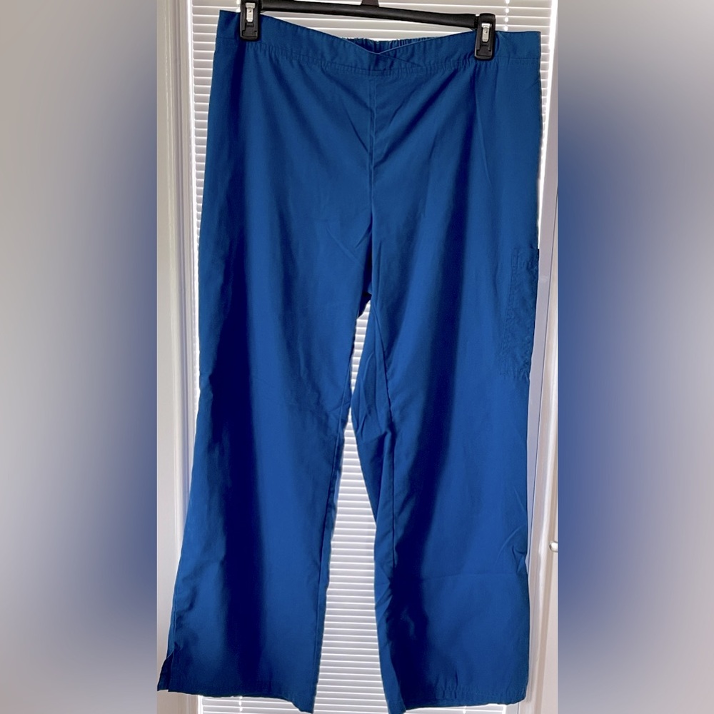 Women’s Scrubs PANTS & TOPS - Plus Sizes
$5 Each